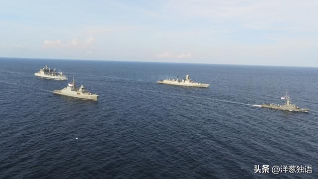 一组《新加坡和印度海军训练》图