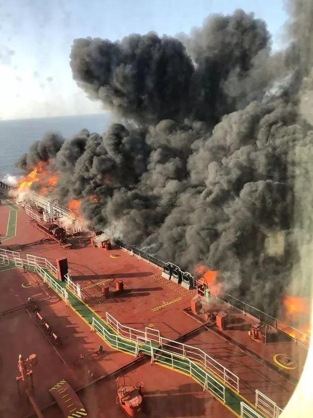 中东大事件：两艘油轮遭袭，浓烟滚滚火光冲天！美国伊朗都赶过去了