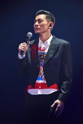 刘德华新加坡演唱会两小时内就卖出3万6000张门票达9成