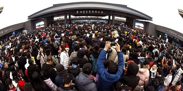 不堪重负 “过度旅游”使热门城市面临危机