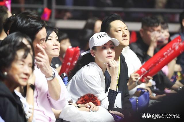 莫文蔚新加坡举行第101站演唱会，张柏芝等多位好友捧场