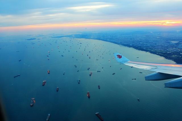 飞越新加坡瞬时大片 蓝色海湾 夕阳霞光 中国南海为何星罗棋布