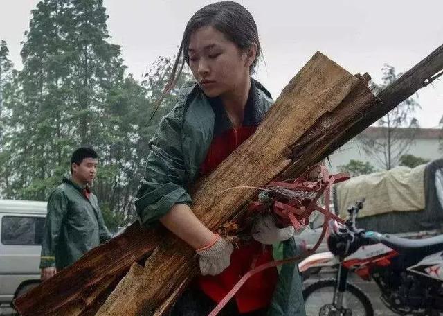 她酷似张柏芝，失去双腿11年逆风翻盘，活出霸气人生