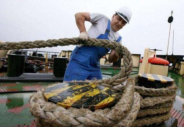 在异国生活的中国英雄，靠武艺赢得尊重，唯独对性感女郎不感兴趣