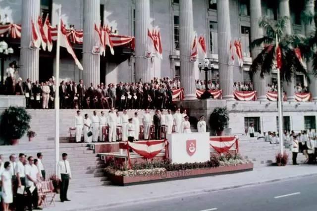 60年前的新加坡人在哪一天庆祝国庆？