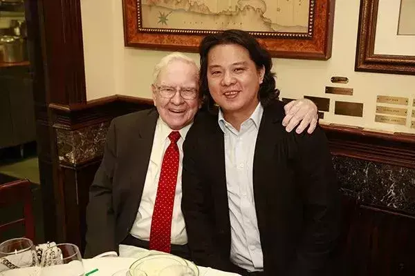 和巴菲特共进午餐后，他亏了75亿