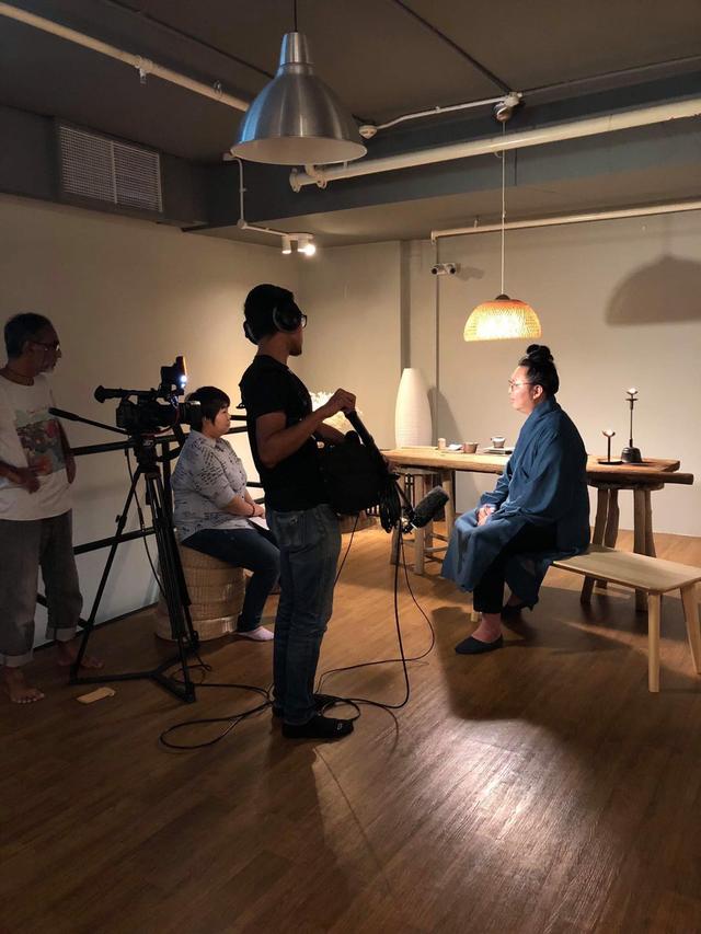 尚吉雷制作的彩光作品被新加坡藏家梁铭耀收藏及作为展示点茶所用
