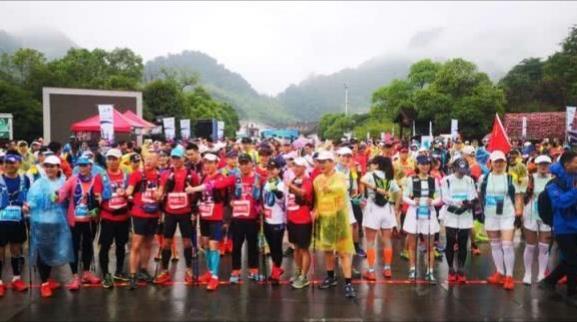 风雨无阻，奔跑吧兄弟！三清山高空越野赛鸣金