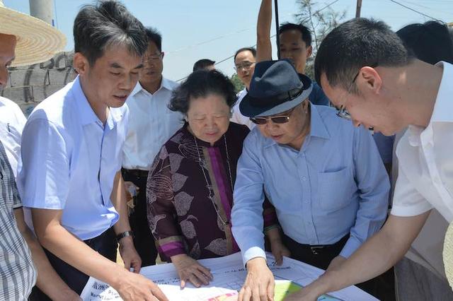 新加坡佳通集团董事局主席林德祥一行来秀屿考察