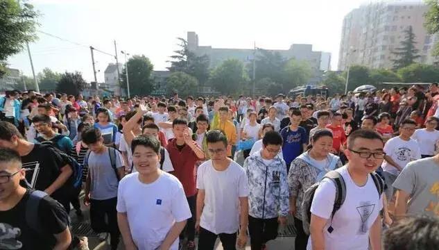 高考完去哪读书特迷茫？不同年龄新加坡留学路径拿好不谢