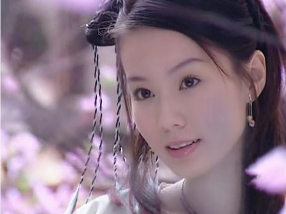 她《宝莲灯》里的丁香，为爱退圈嫁二婚富豪，今被宠成公主很幸福