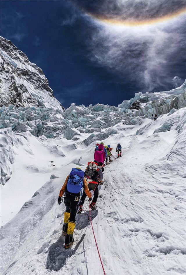 珠峰有史以来最致命登山季之一：事故原因或许不能简单归结为登山门槛低和拥堵