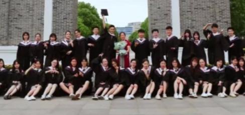 四级通过率100%，25人升学深造，江苏这所211高校出了个"学霸班级"！