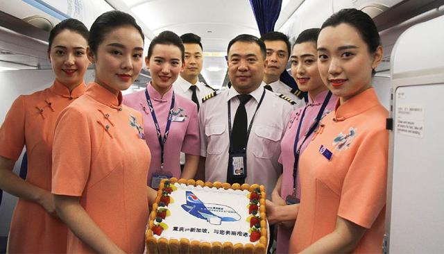 全程5小时，复航后首架重庆直飞新加坡航班起飞