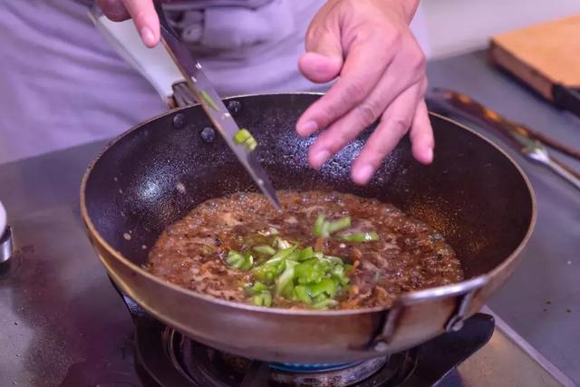 小龙虾入味的绝妙搭配，让你夏日餐桌上多一个主角