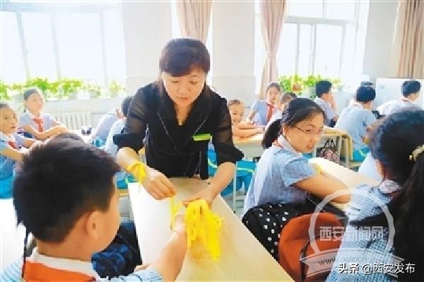 历时四载 她让孩子们的童年“变成”一首首诗