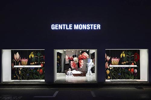 这些眼镜店：不仅仅只靠实力 而且还拼起了颜值