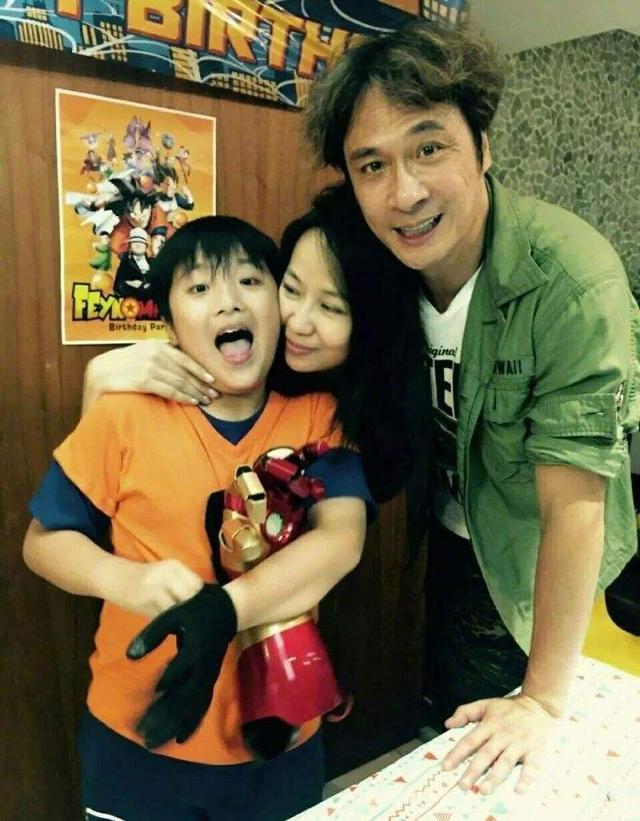 她和影帝丈夫一见钟情，结婚18年没做过饭，嫁给了爱情