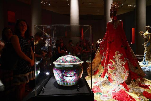 《郭培：中国艺术与高级定制服装》展将在新加坡举行