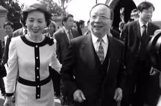 丈夫比她大14岁 8年爱情长跑终修成正果 快乐日子只持续5年