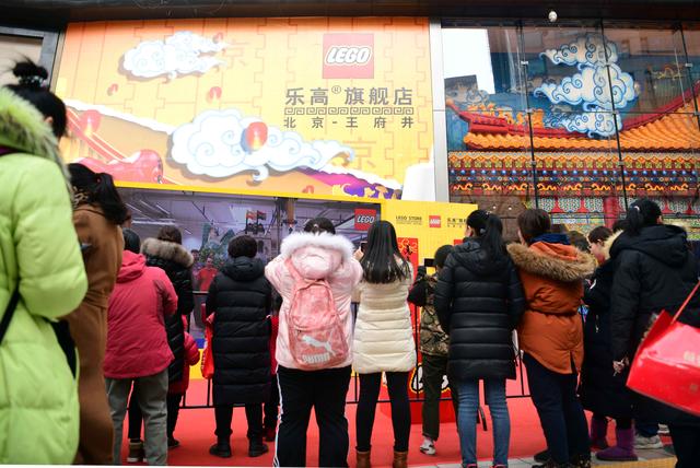“本地人不来王府井”已破局？重塑“金街”的市场大考还刚刚开始