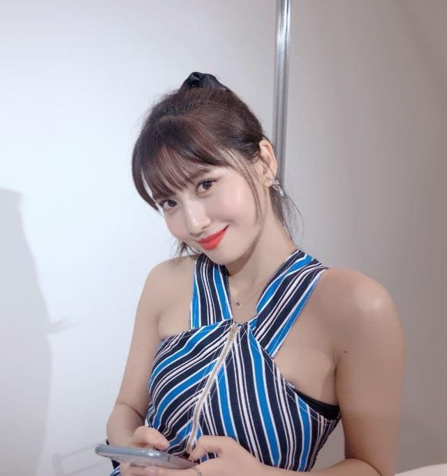 「TWICE」「分享」190731 平井桃晒近照 露肩展示出来的健康性感美