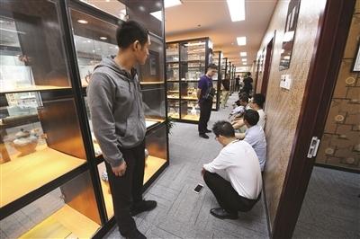 几百元的“袁大头”竟估价200万？诈骗团伙设局骗钱