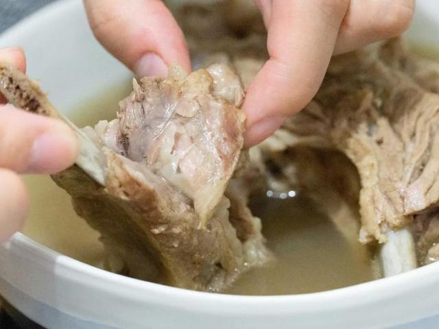 如何在家做一碗没有茶的「肉骨茶」？