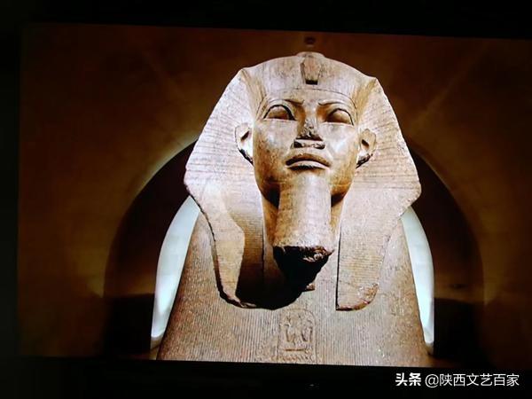 著名诗人王芳闻诗歌《在卢浮宫，聆听尼罗河》