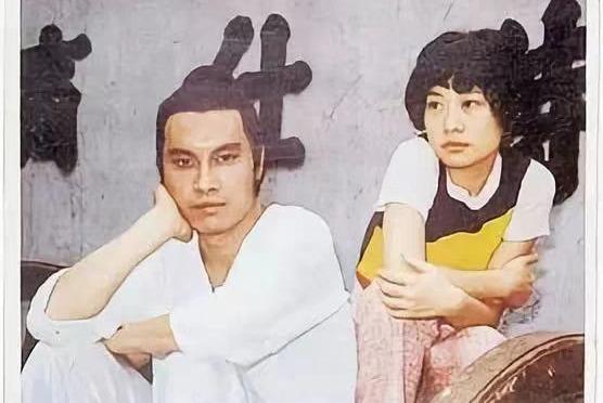 神奇的岳华：背叛郑佩佩又令亦舒下跪求复合，竟被圈内人夸最老实