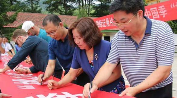 《决胜荒野》中国季第一集在镇巴开拍 主角埃德.斯坦福德现场助阵