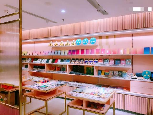 彩虹本子墙沦陷少女心！小小文具店的背后竟是100个设计师