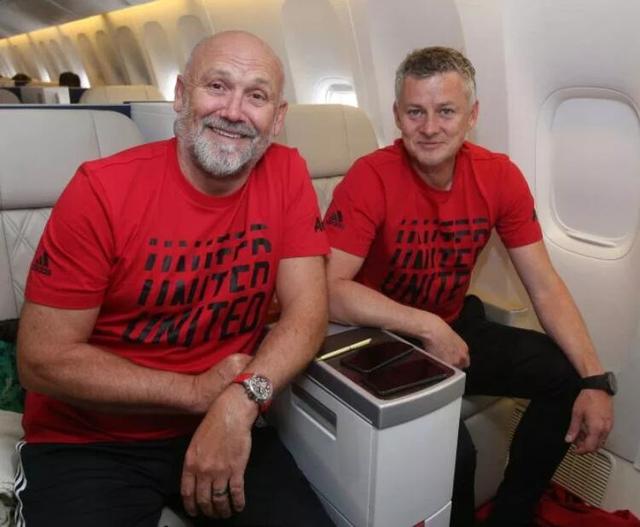 曼联训练过万人围观，遭利物浦球迷嘲讽！索帅告诫球员不容再失败