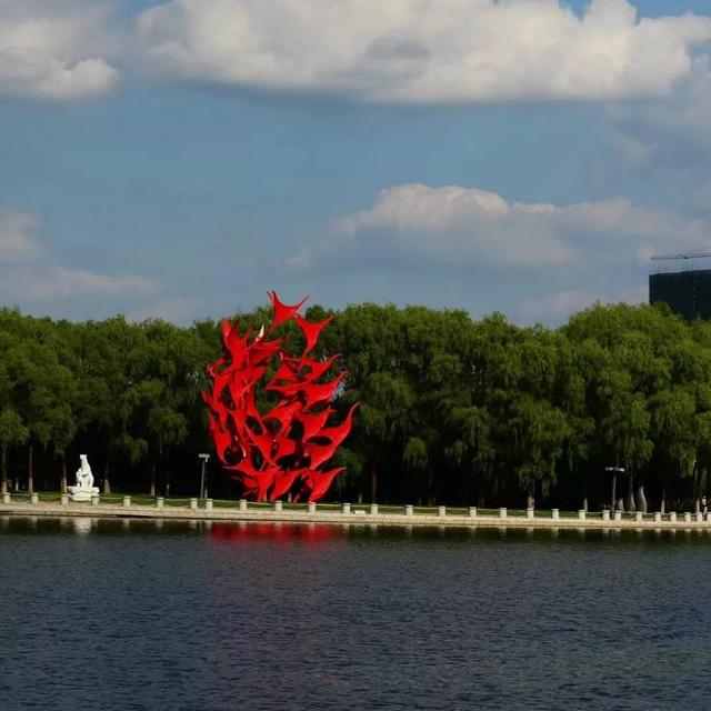 来认识一下长春世界雕塑公园摩尔湖畔的新伙伴呀~