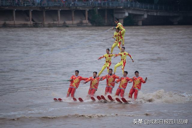 16国摩托艇高手安宁河上大比拼，“水上竞速”点亮米易