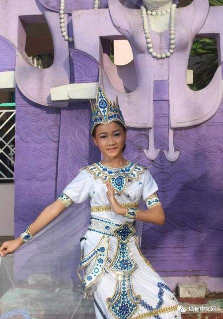 缅甸一童星出国选秀斩获亚军，陪同参赛的母亲也获奖了