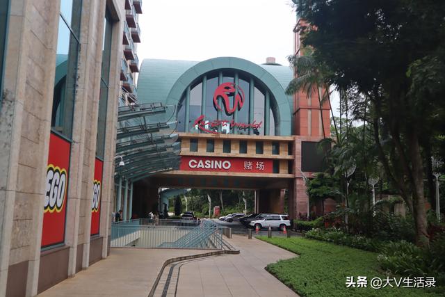 新加坡赌场的内部运营照片，种类齐全，生意非常兴隆，本地人禁入