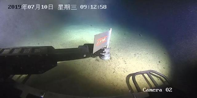 骄傲！在占领全球港口港机市场后，这家中国公司铭牌居然出现在了海底