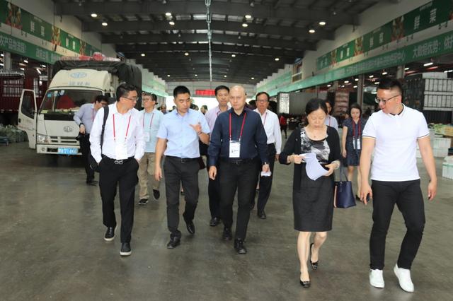 新加坡中华总商会代表团考察贵阳农产品物流园