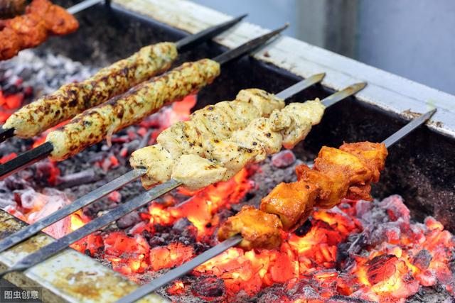 撸串不分国界！风靡东南亚的烧烤沙嗲，从街头小吃到世界美食50强