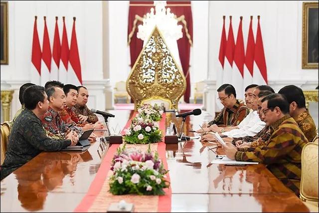 国际日报 | 孙正义着巴迪装进见佐科总统 谁会是印尼马云？