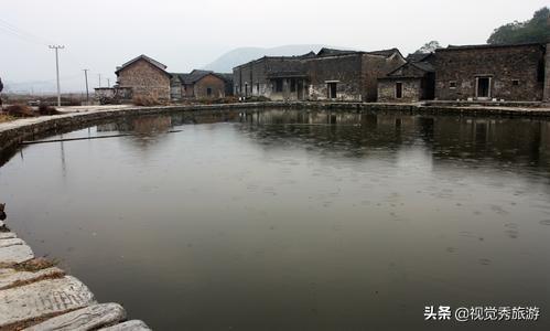青山环绕，碧水长流，景色秀丽，气候宜人，湖南常宁中田古建筑群