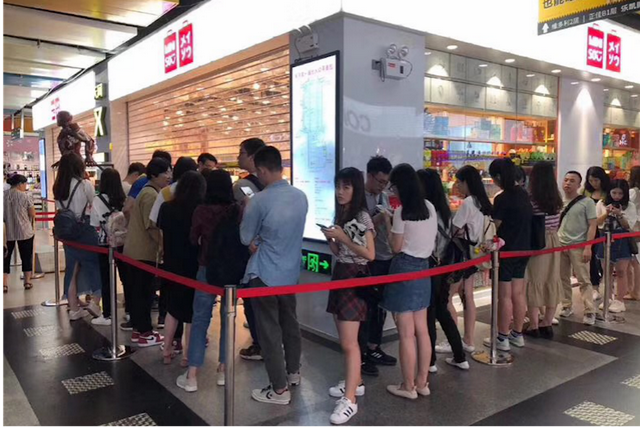 从海外到国内，从商场到商业街，这家店始终都在排队