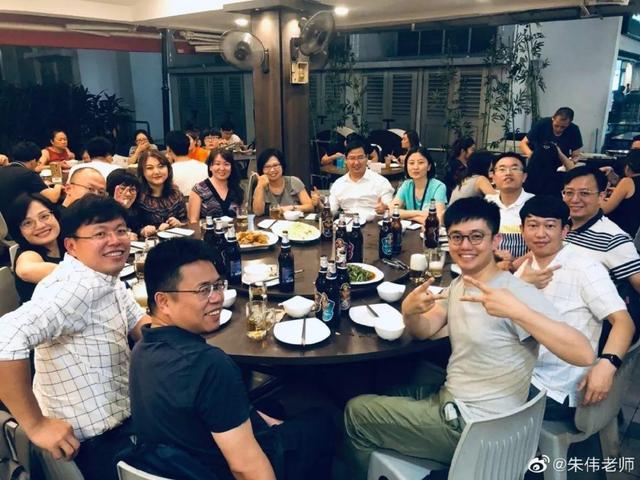 我好饿...你来决定伟哥晚上吃什么