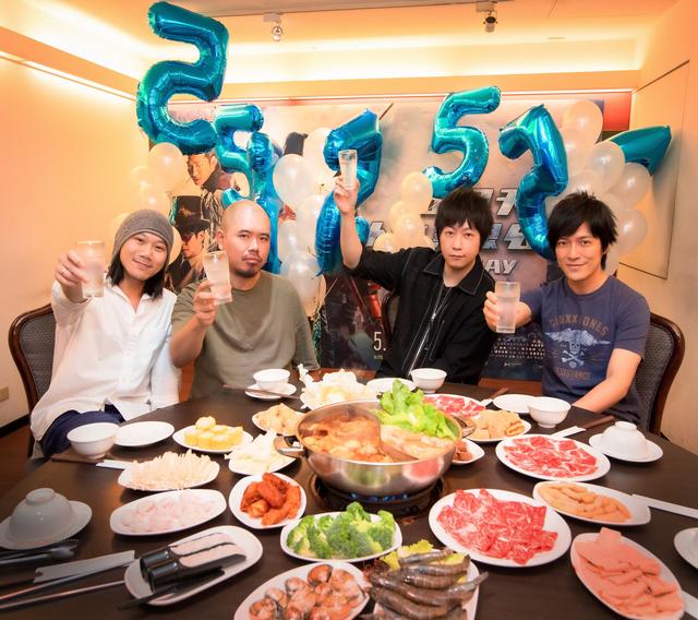 五月天再度称王！《五月天人生无限公司》称霸台湾地区华语电影2019上半年票房冠军
