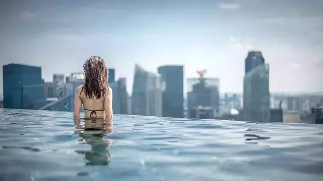 不用出国也可以享受世界级无边泳池？