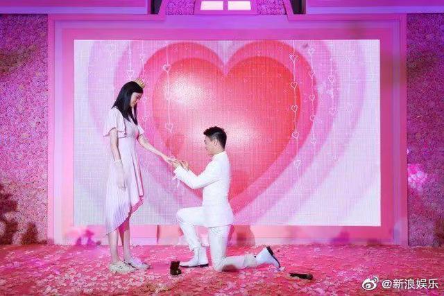 奚梦瑶怀孕石锤？孕肚明显