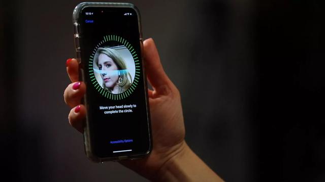 苹果分享全新广告：Face ID 更安全、更简单