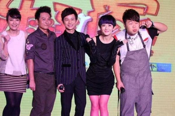 谢娜登时尚杂志被吐槽“很土”，其实她从前的时尚大片也一言难尽