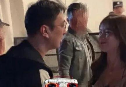王思聪又换女友了？右手紧搂佳人，左手不忘和其他2美女亲密互动